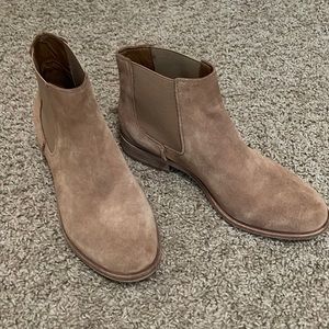 Dolce Vita suede women’s booties. Tan. Size 8